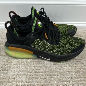 Nike Joyride Run Flyknit SZ 7 Black & Green Unisex